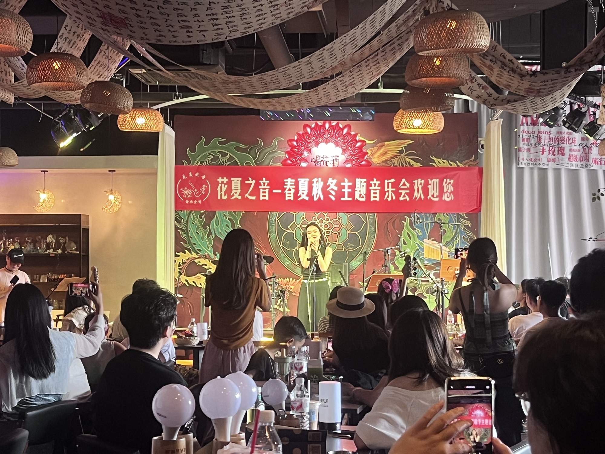 场地封面-喝花酒社交大合唱音乐现场(曲江万象天地莱安中心店)