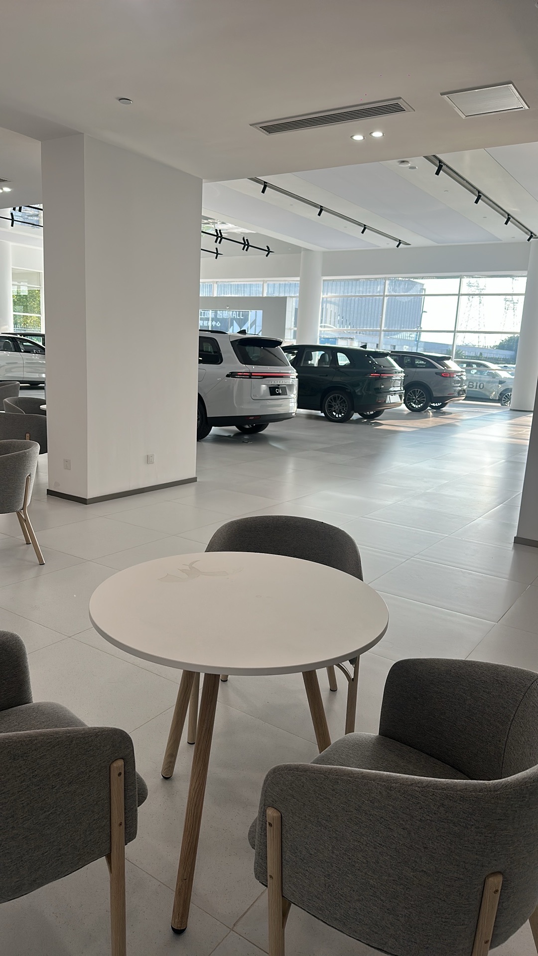 零跑汽车泰州零跑中心海姜大道店