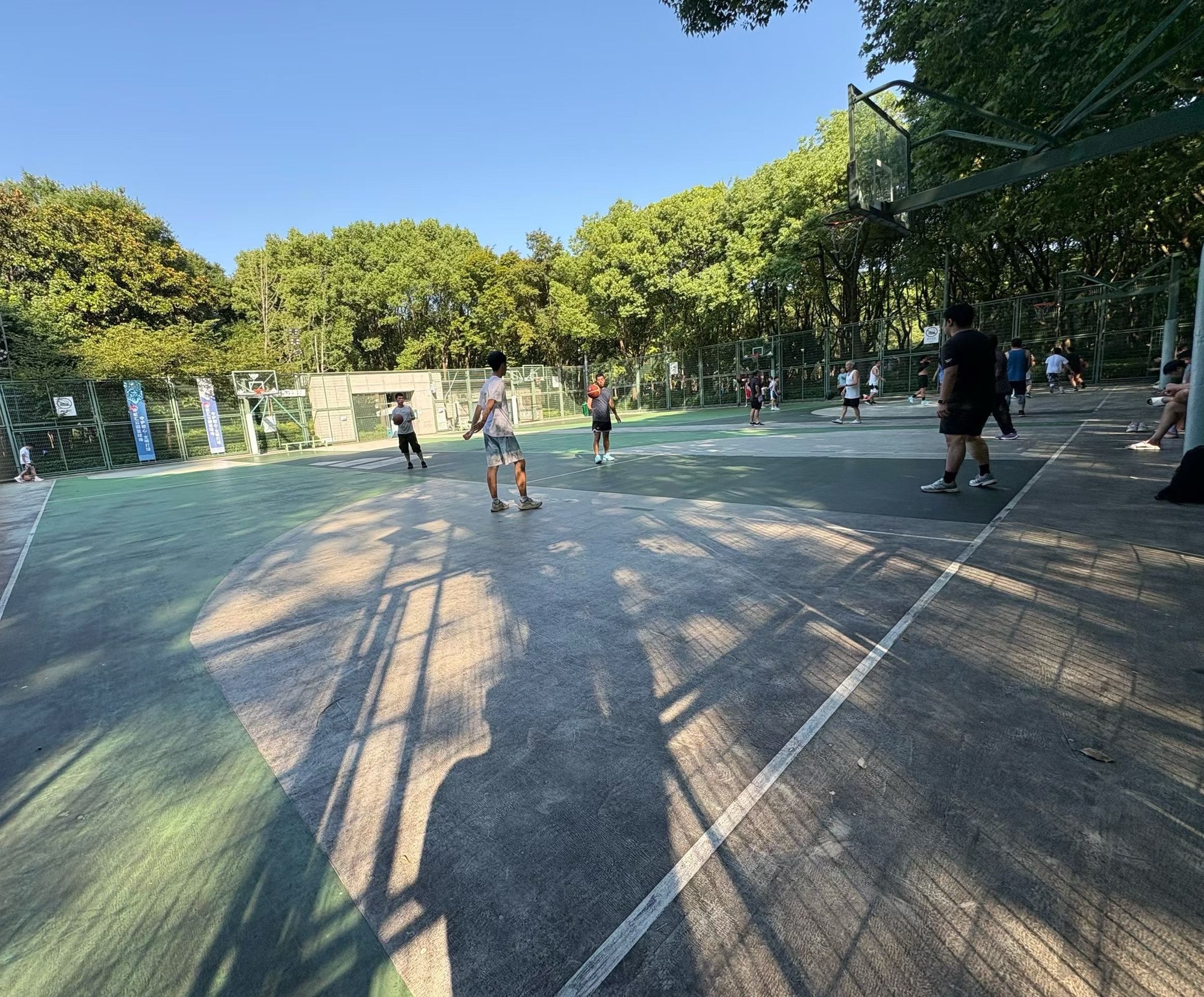 场地封面-阿迪达斯徐家汇公园篮球场