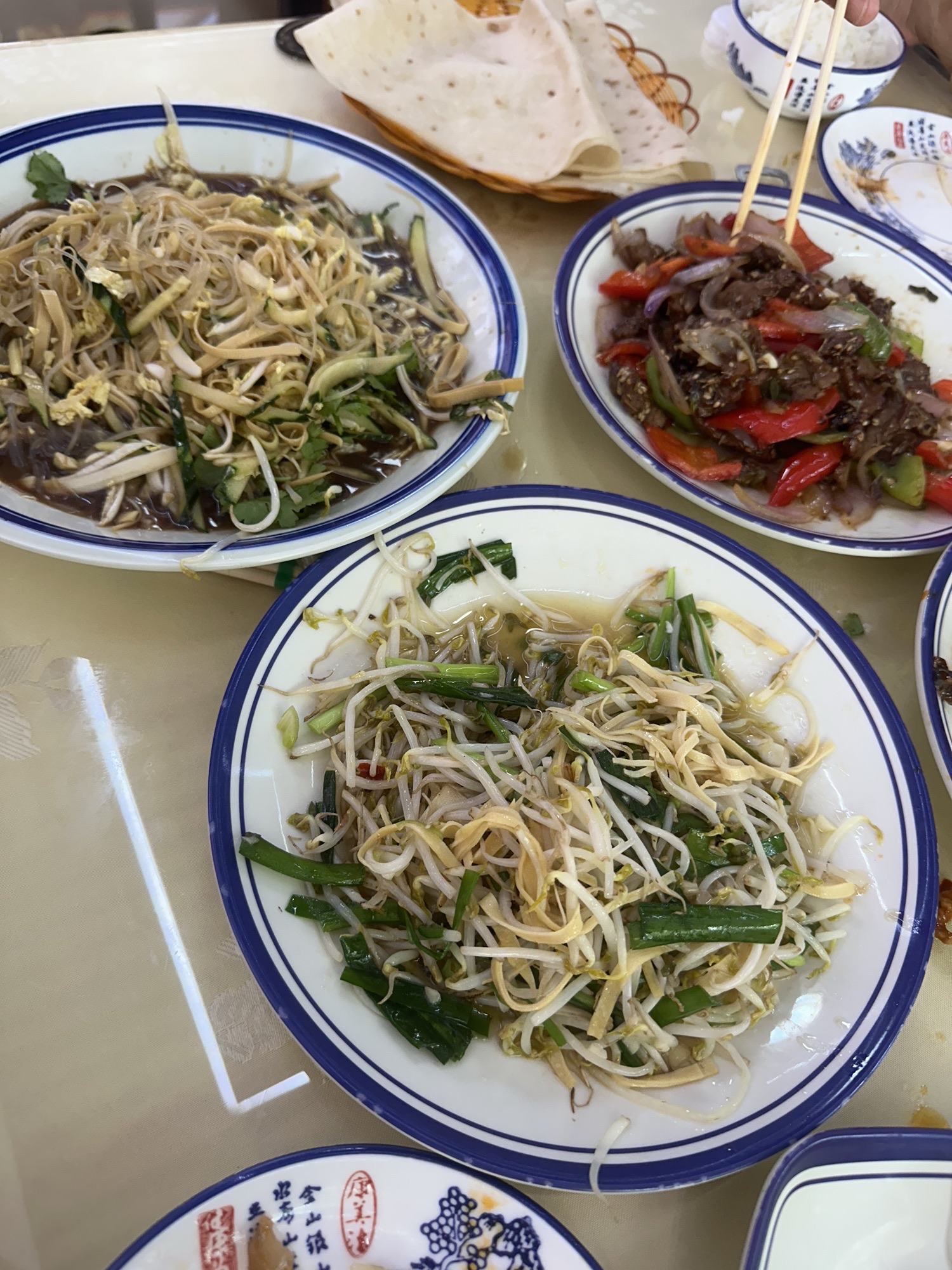 大东北春饼铁锅炖饺子家常菜