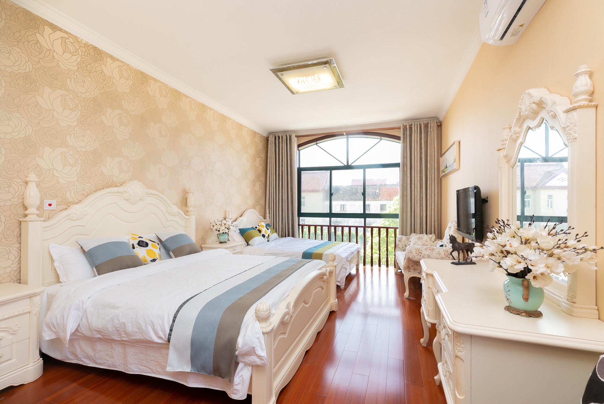 推荐场地-肆悦拾光·半小农轰趴团建草坪别墅