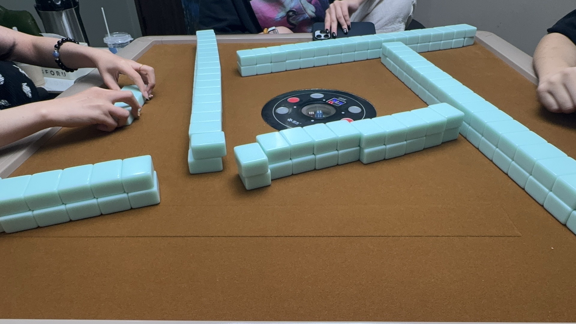 场地封面-四个朋友·自助棋牌(华威大厦店)