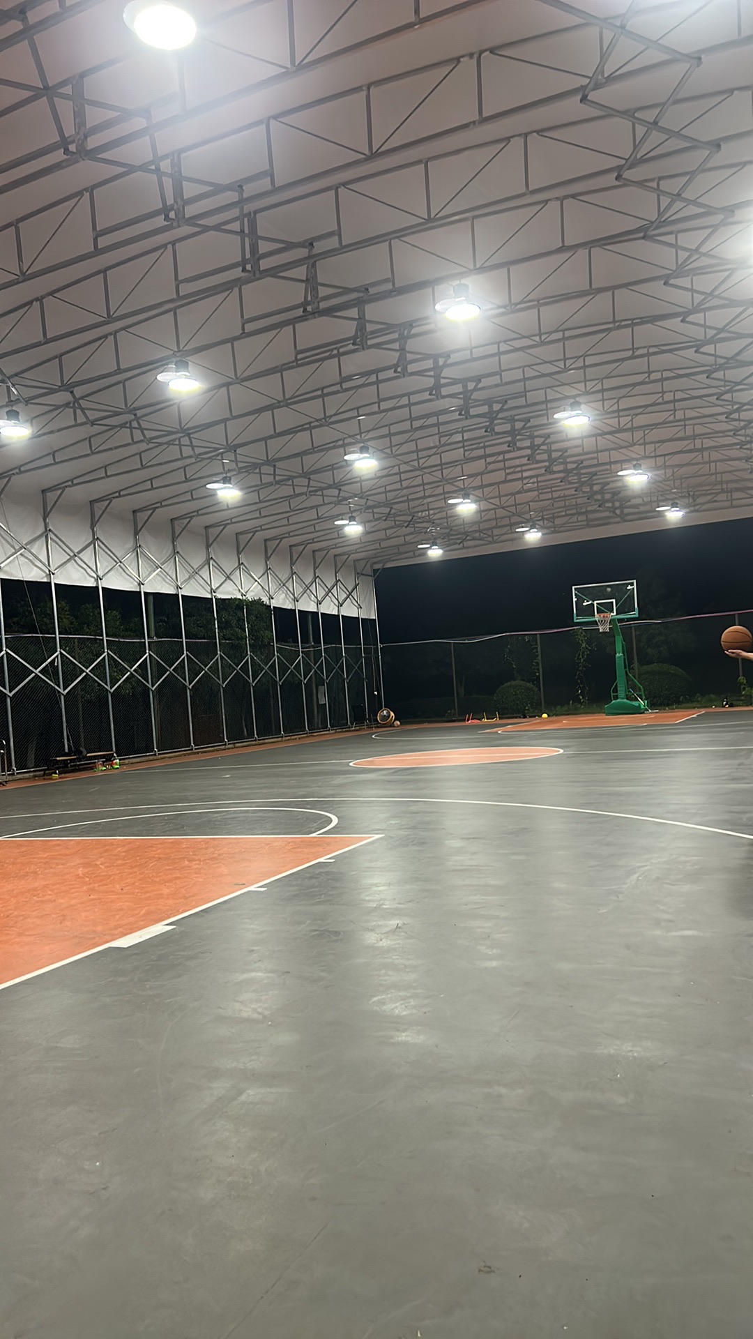 场地封面-新希望篮球体育馆