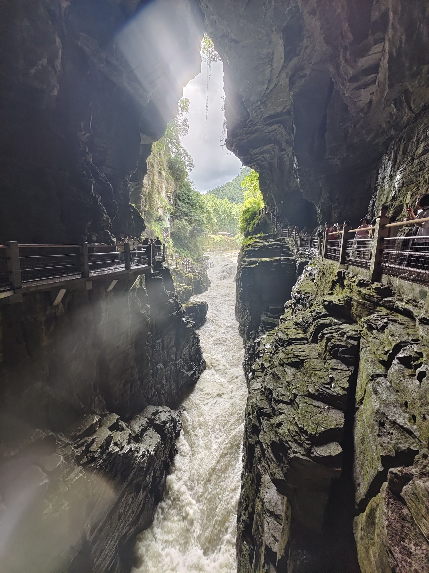 腾龙洞风景区-腾龙洞世界地质公园