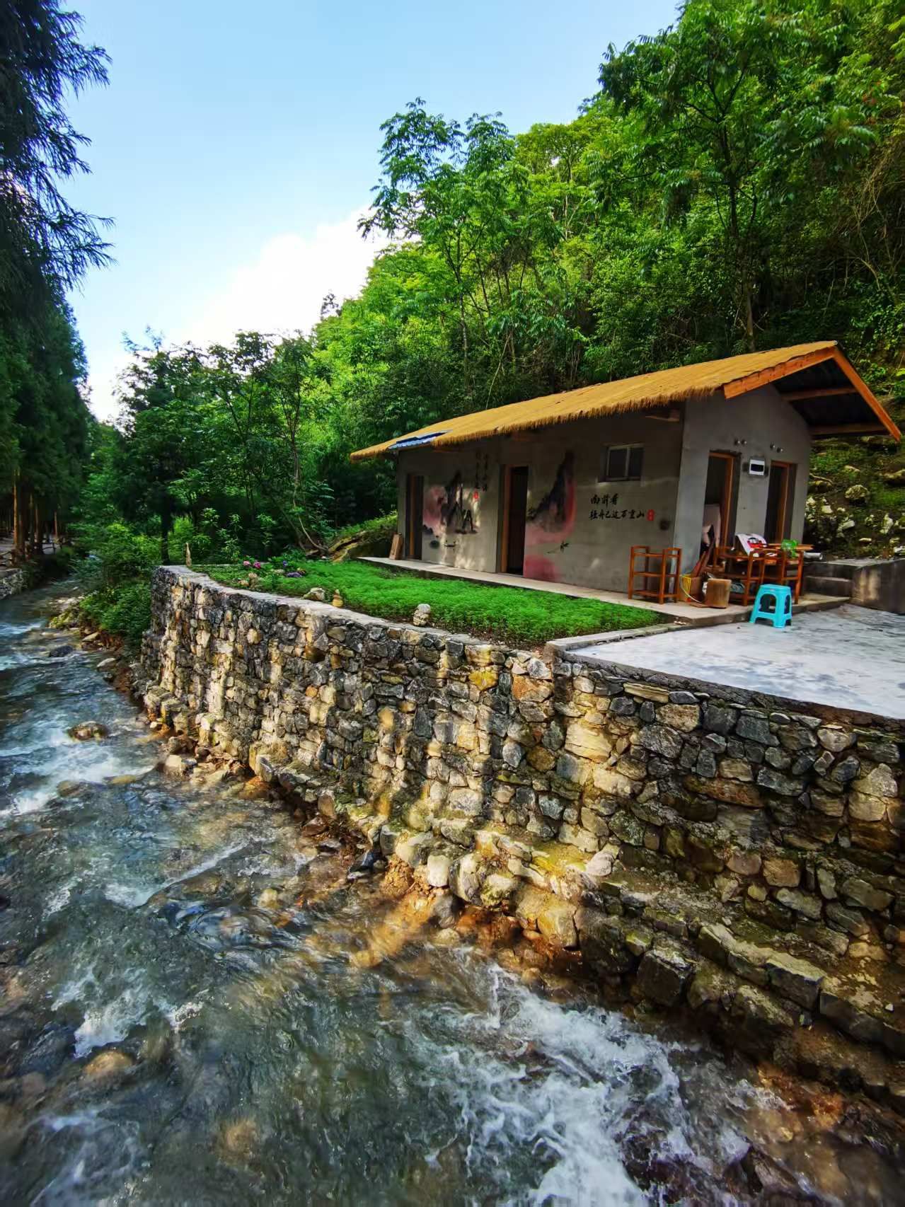 场地封面-山谷里·长台(露营烧烤民宿垂钓休闲娱乐)