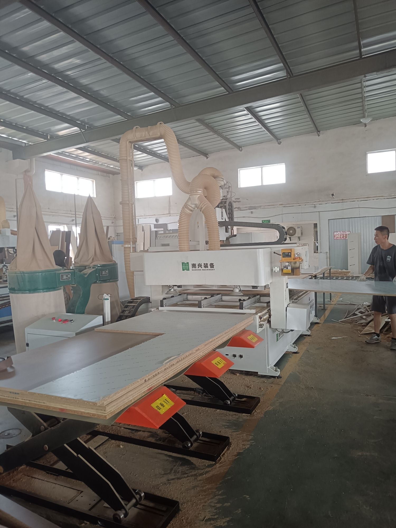 春天里全屋定制工厂