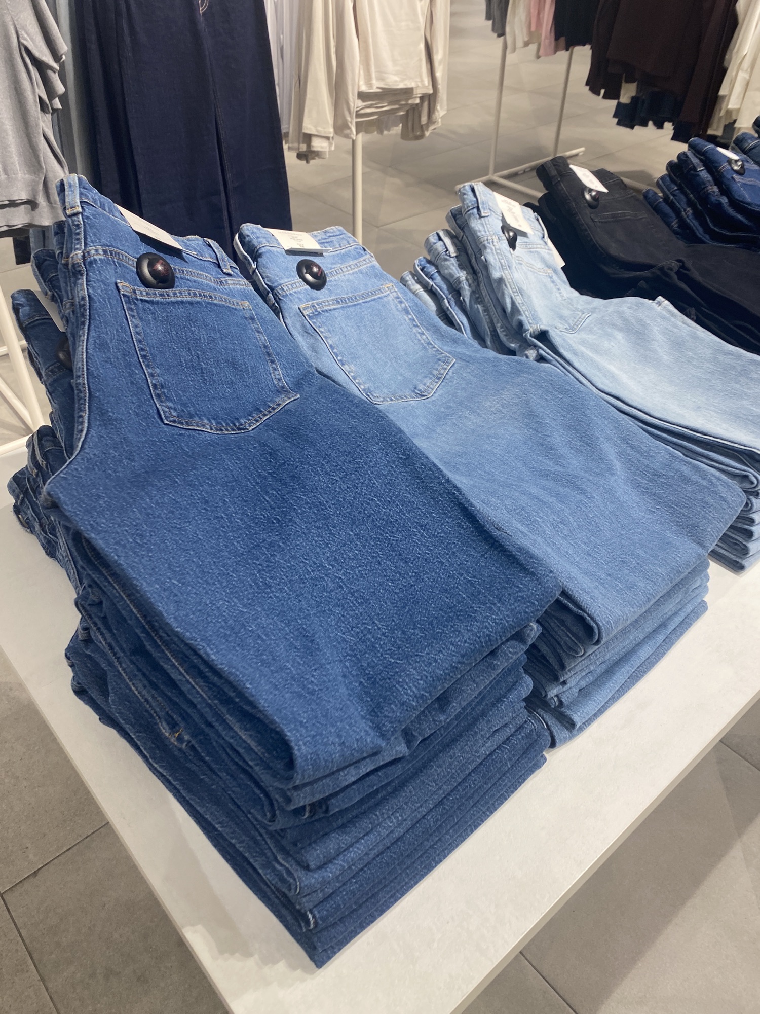 三亚红树林欧洲名鞋集合店