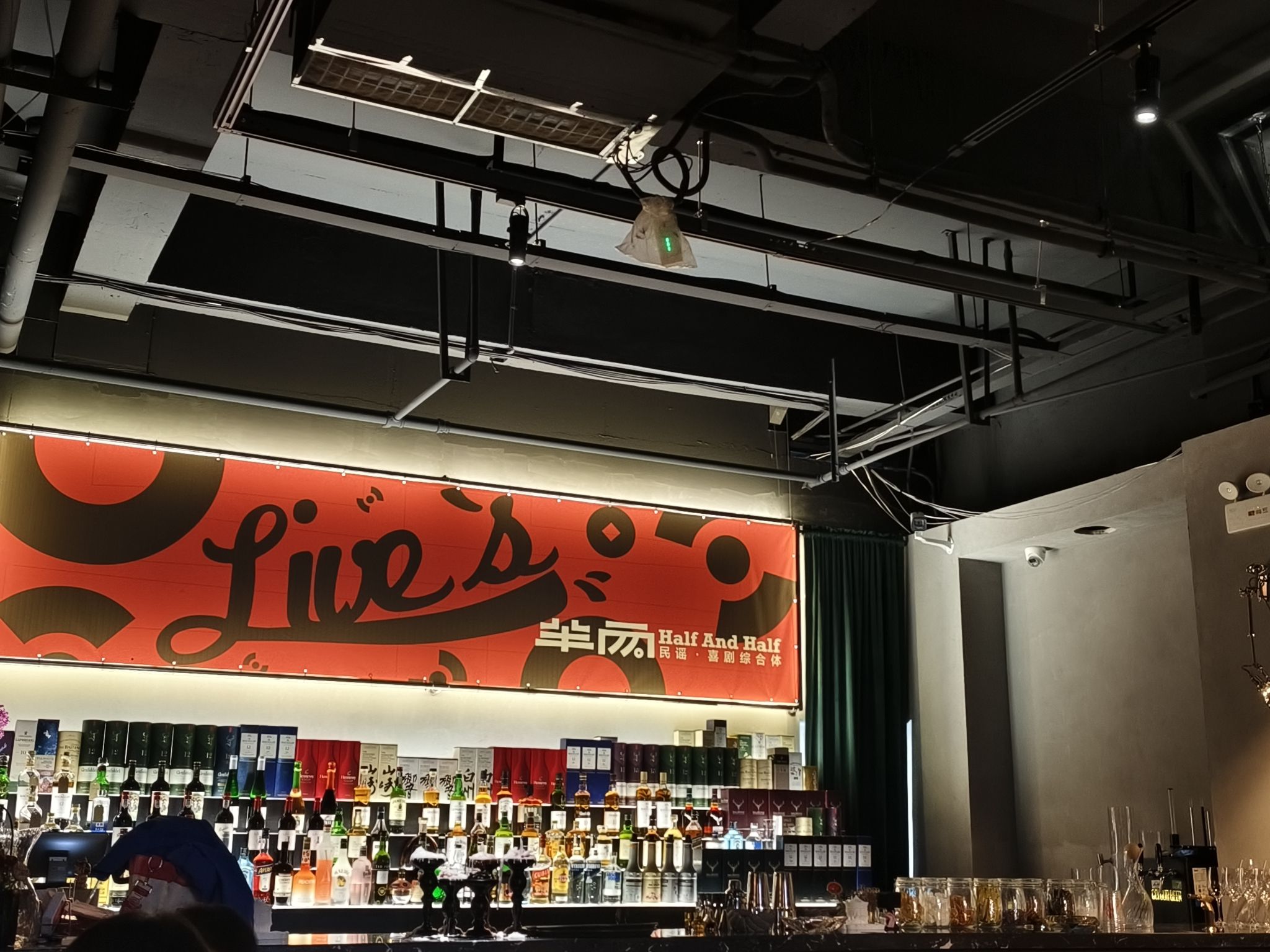 场地封面-半两Half&Half民谣喜剧综合体