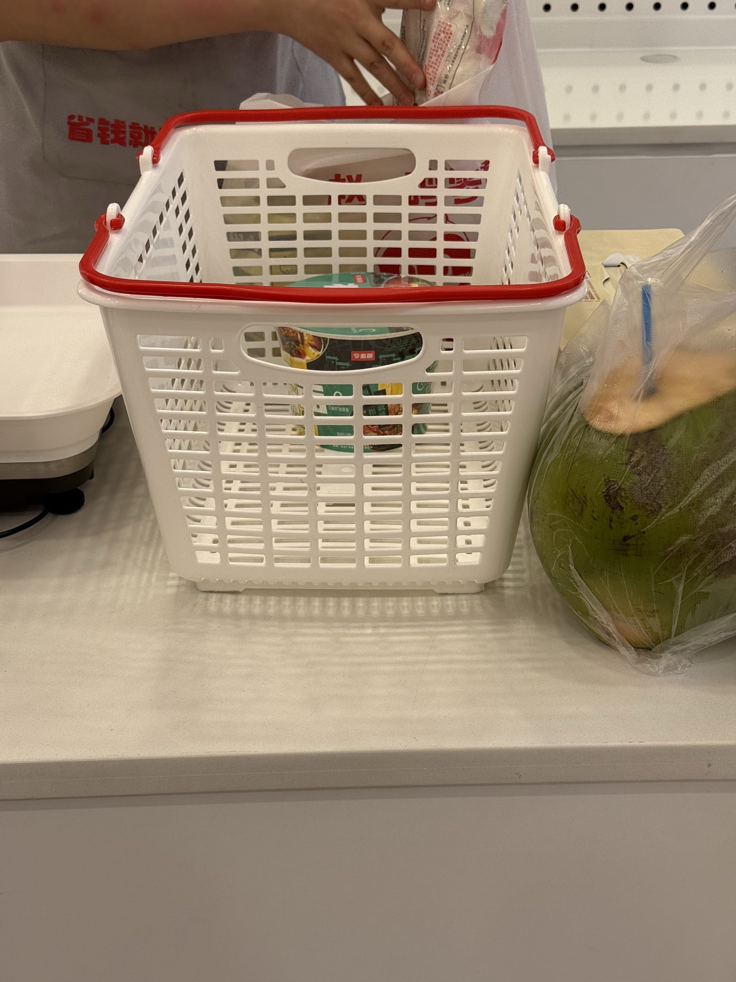 赵一鸣省钱超市(海南三亚保利崖州湾亲海店)