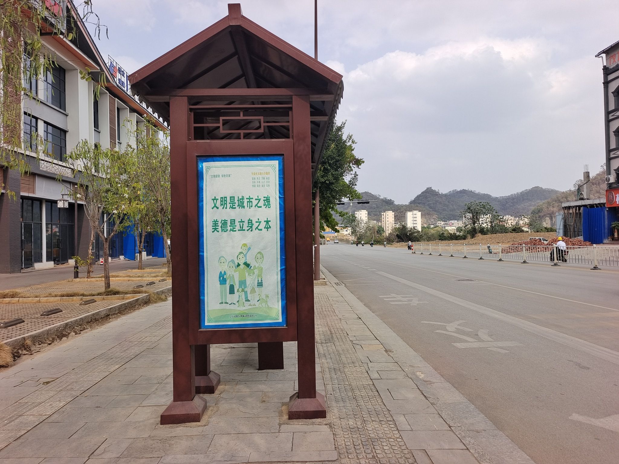 崇左高级中学北门(公交站)