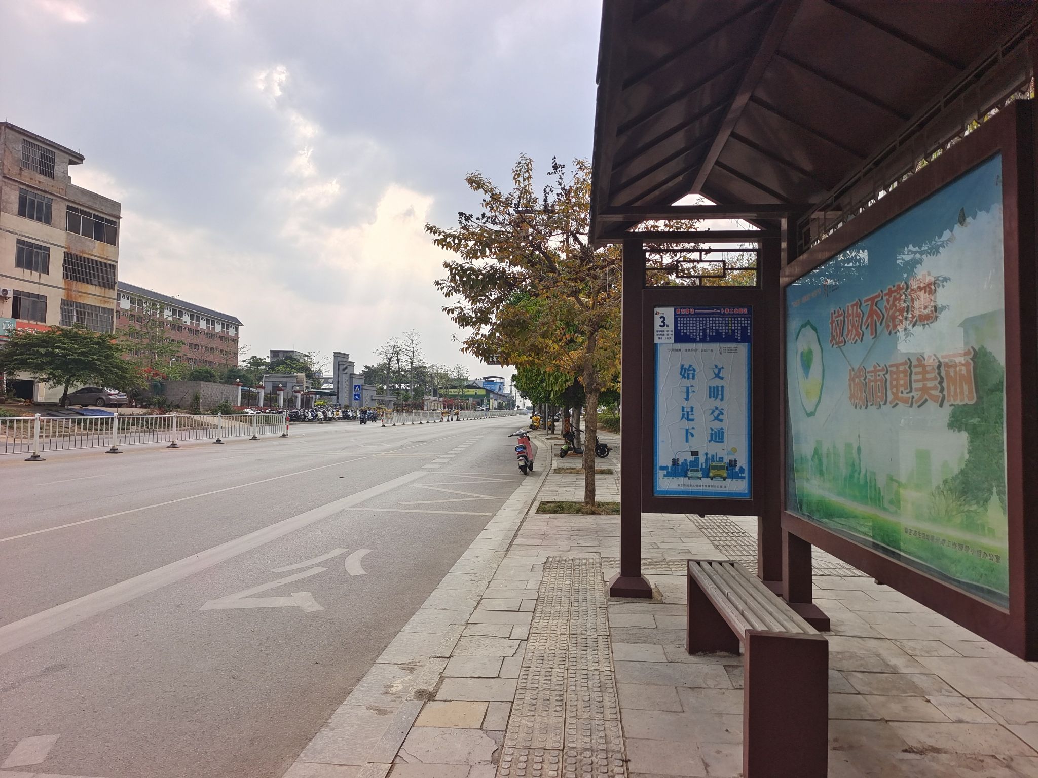 崇左高级中学北门(公交站)