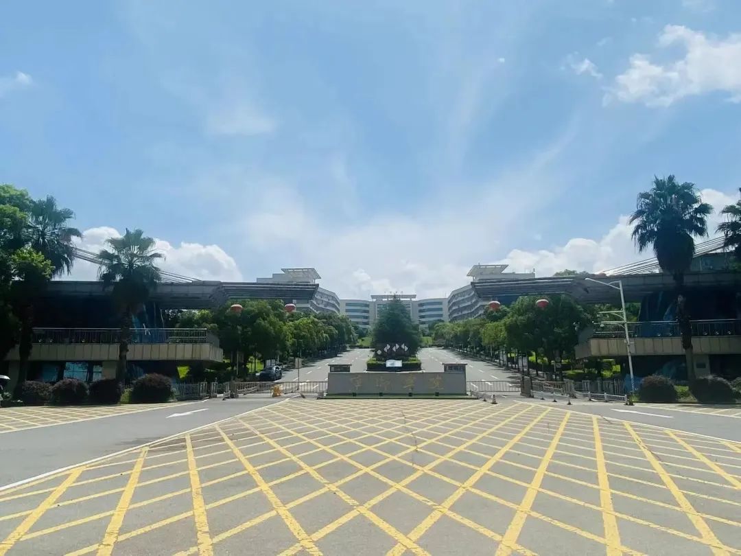 萍乡学院西门(公交站)