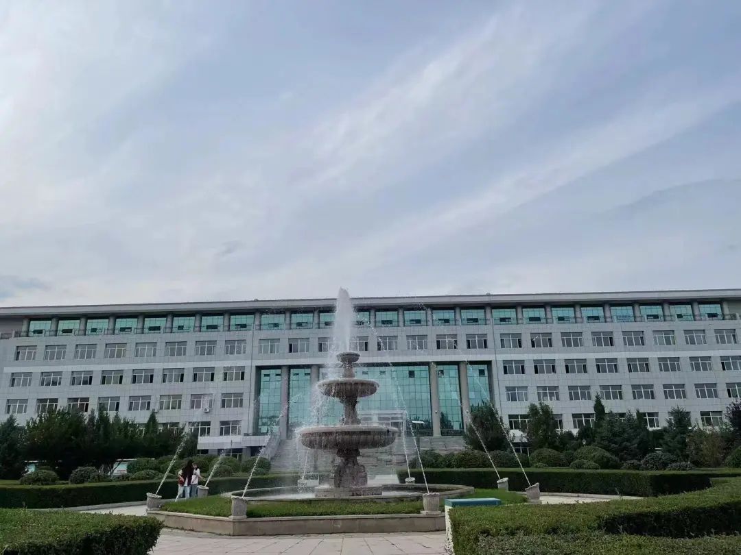 赤峰学院北门(公交站)