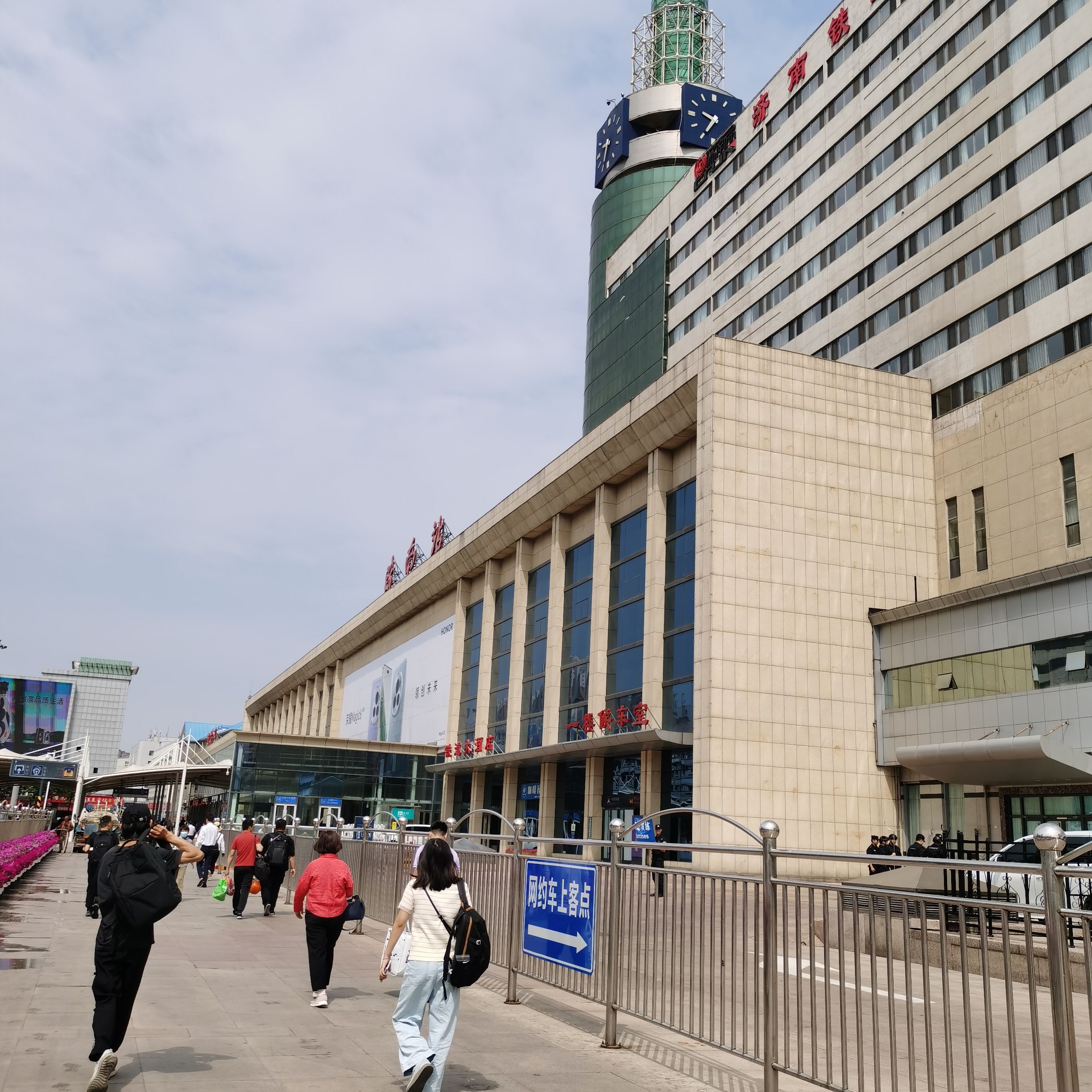 济南火车站、广场汽车站(公交站)