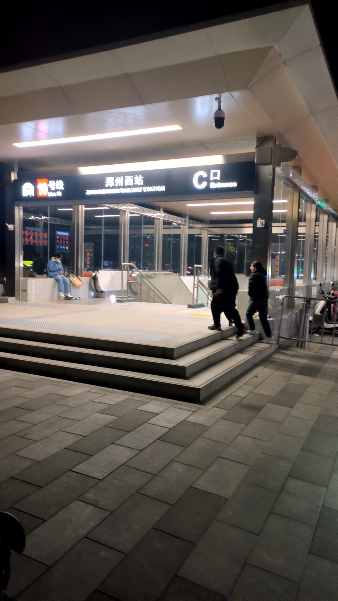 郑州西站地铁站B口