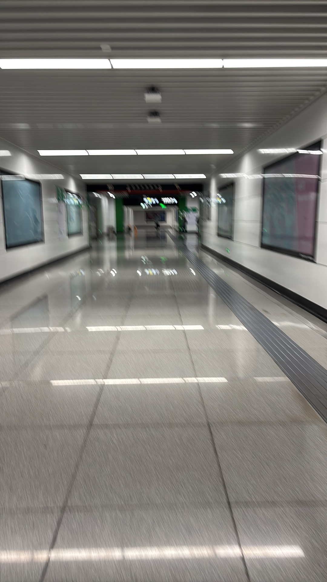 西站南广场地铁站3号口