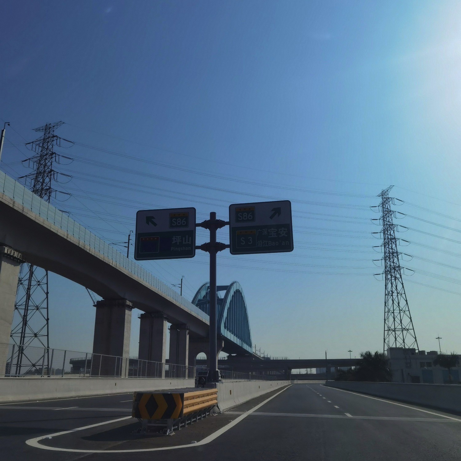 沙井北收费站(S86深圳外环高速出口)