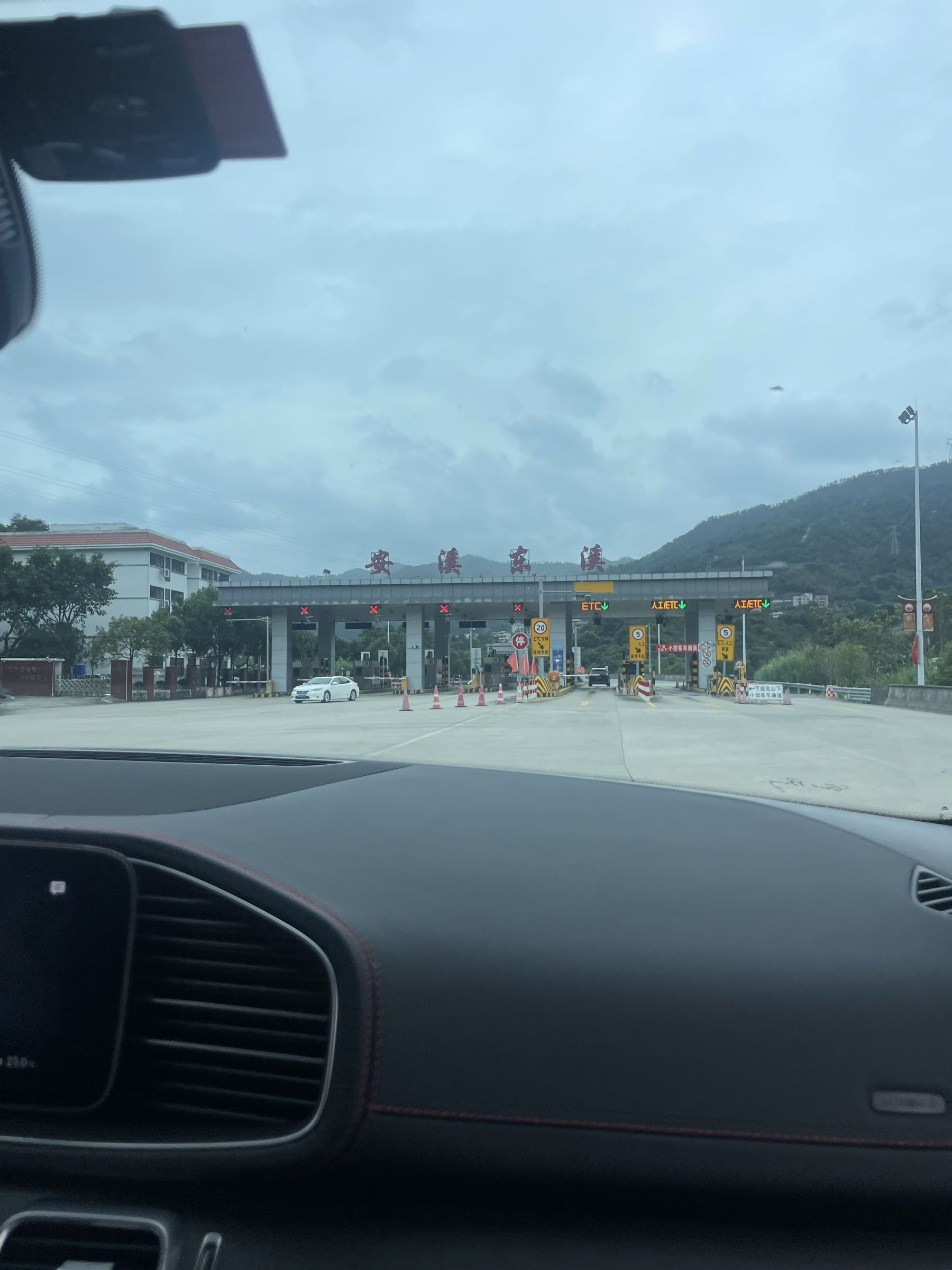 安溪清水岩收费站(G2517沙厦高速出口)