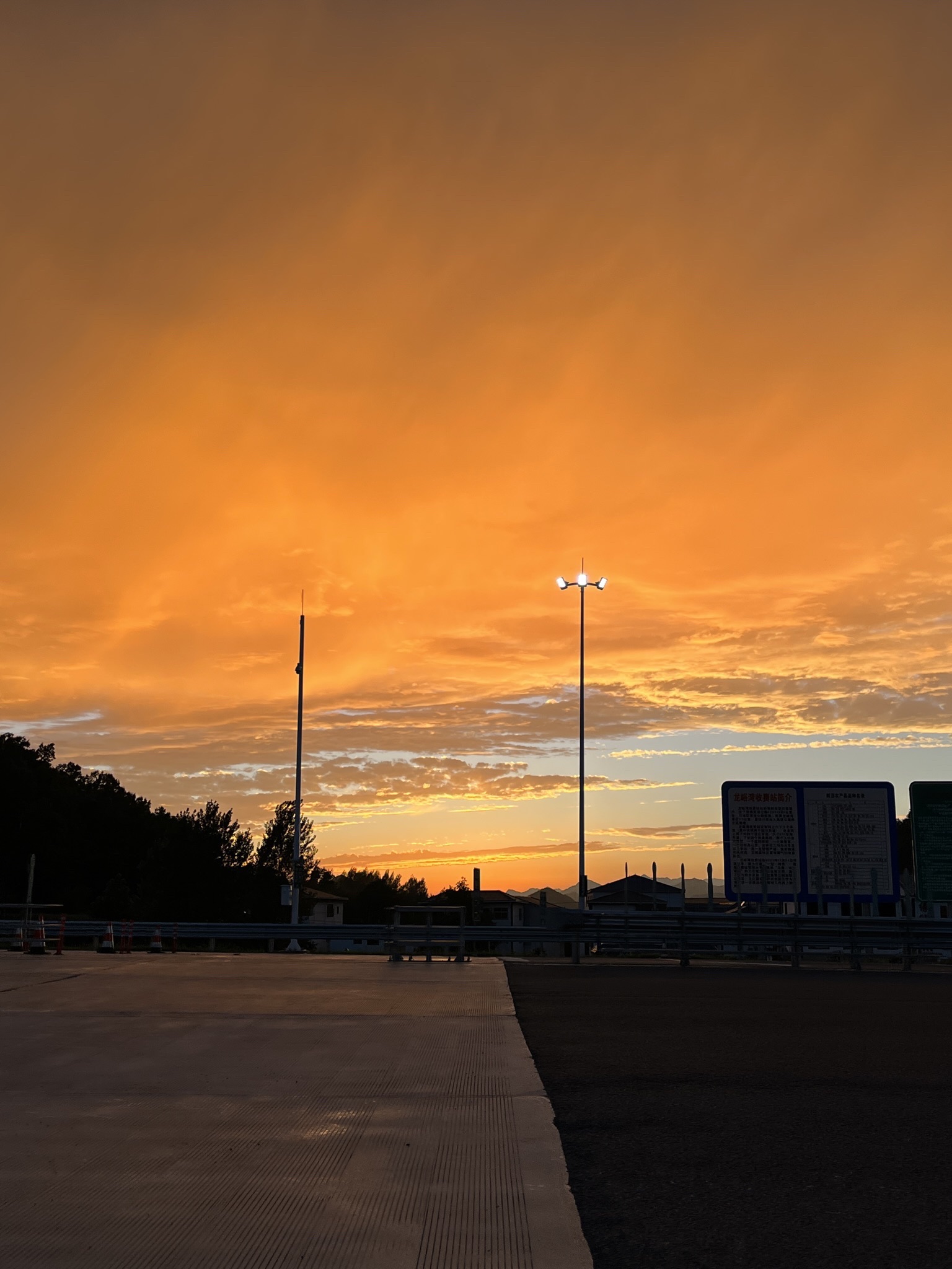 龙峪湾收费站(S88郑栾高速出口)