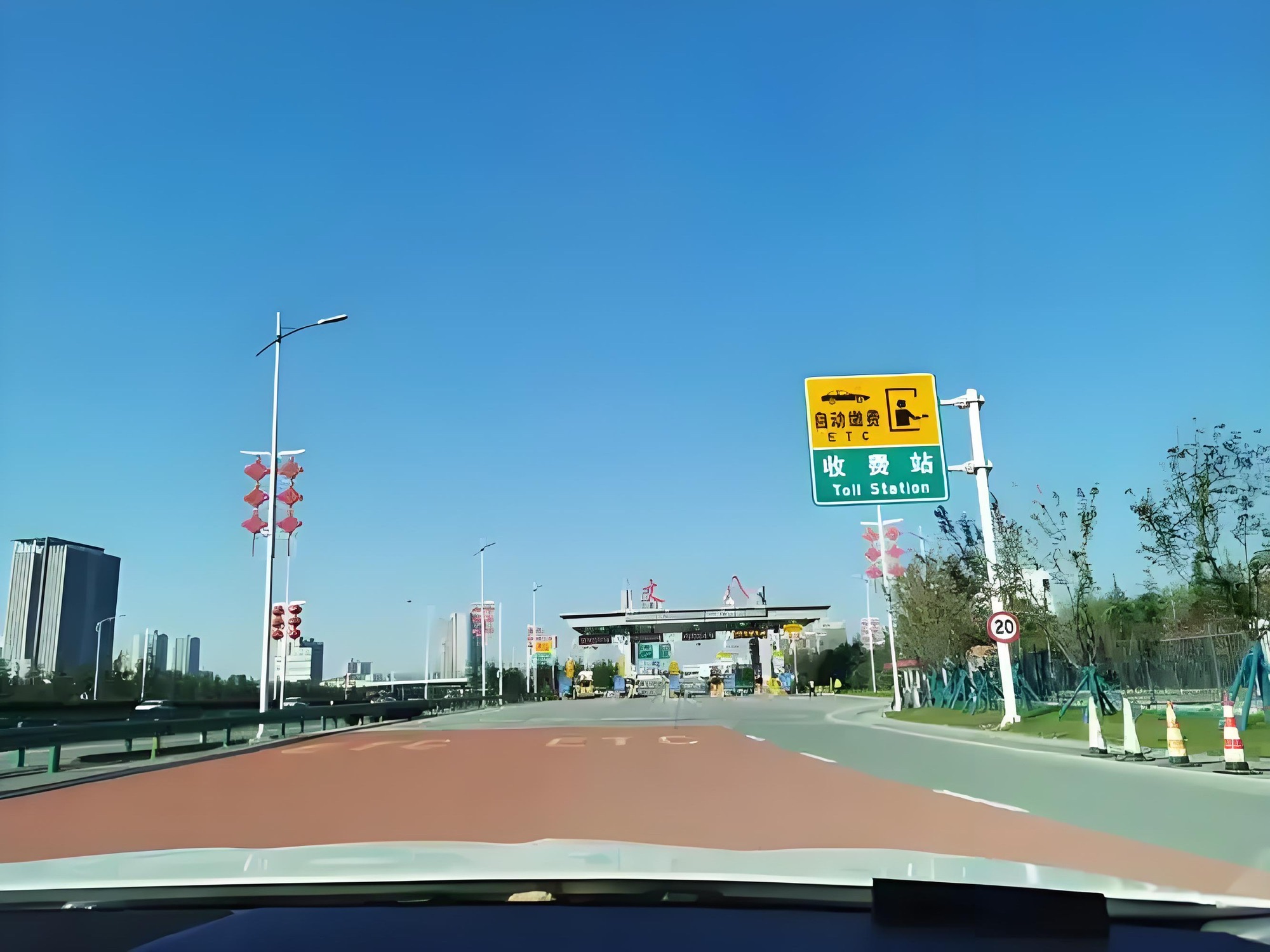 丈八收费站(G3002西安绕城高速出口)