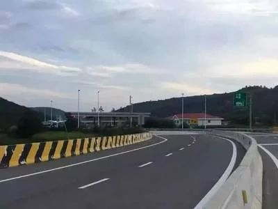 永和收费站(G2211长延高速入口)