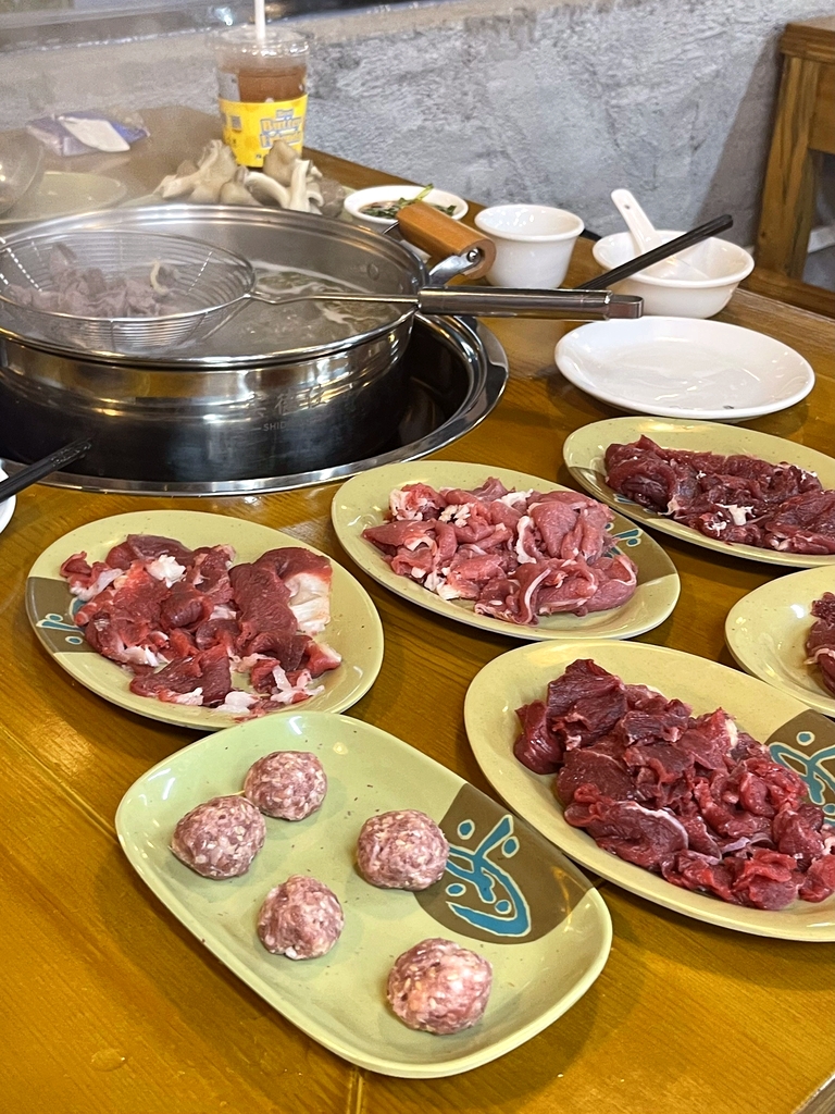 黔源小高山鲜切牛肉自助火锅