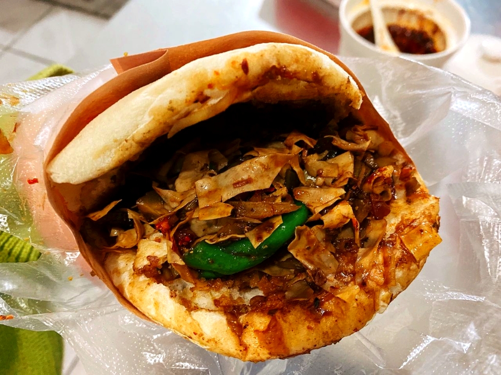 眼镜肉夹馍