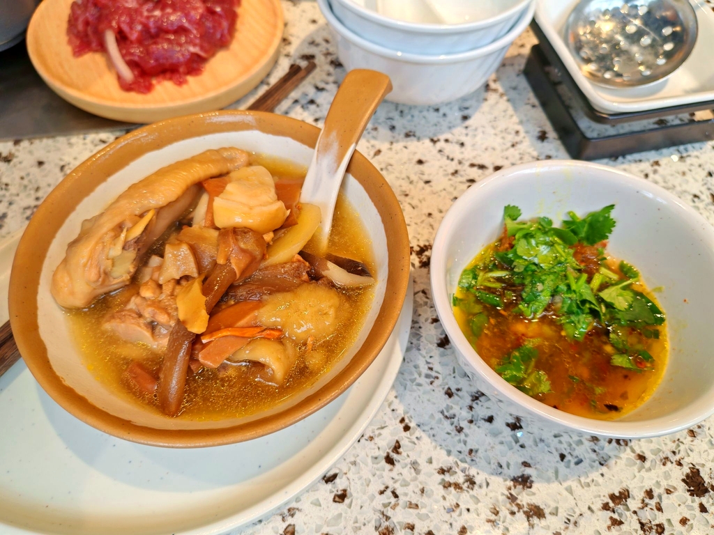 伙夫云南菌子锅(梅里古镇店)