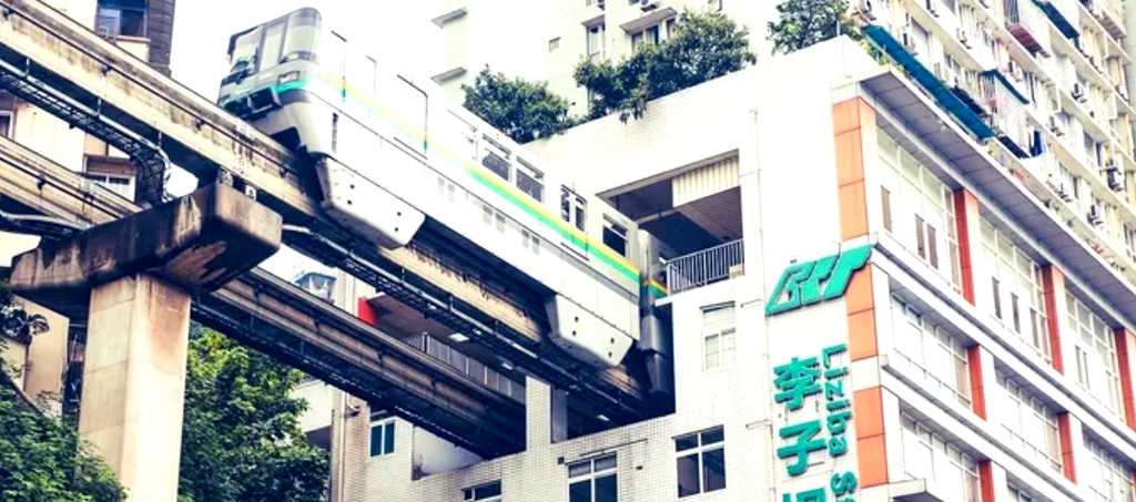 李子坝单轨穿楼观景平台