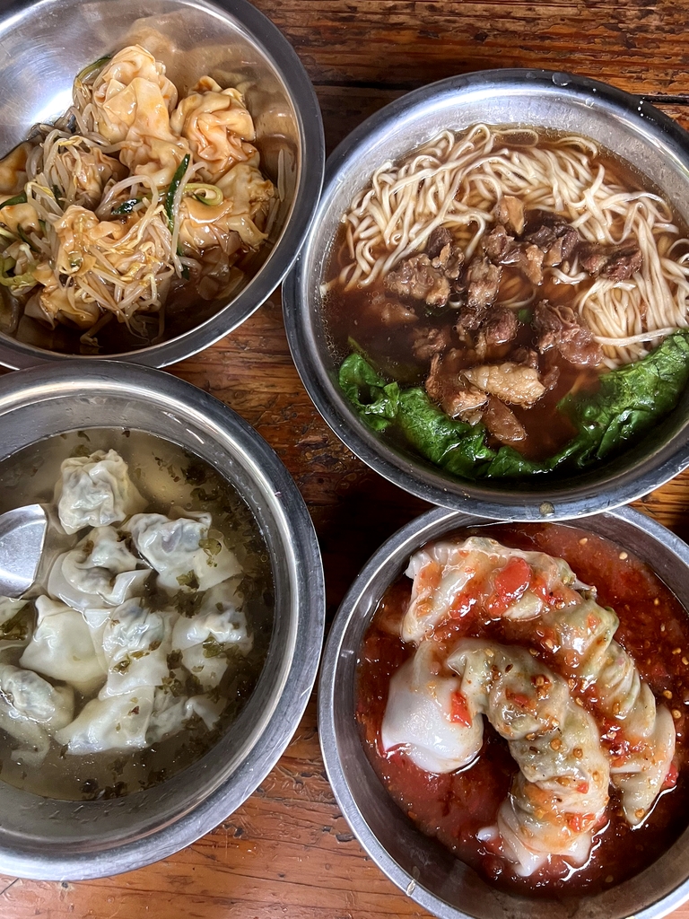 何记馄饨饺子店