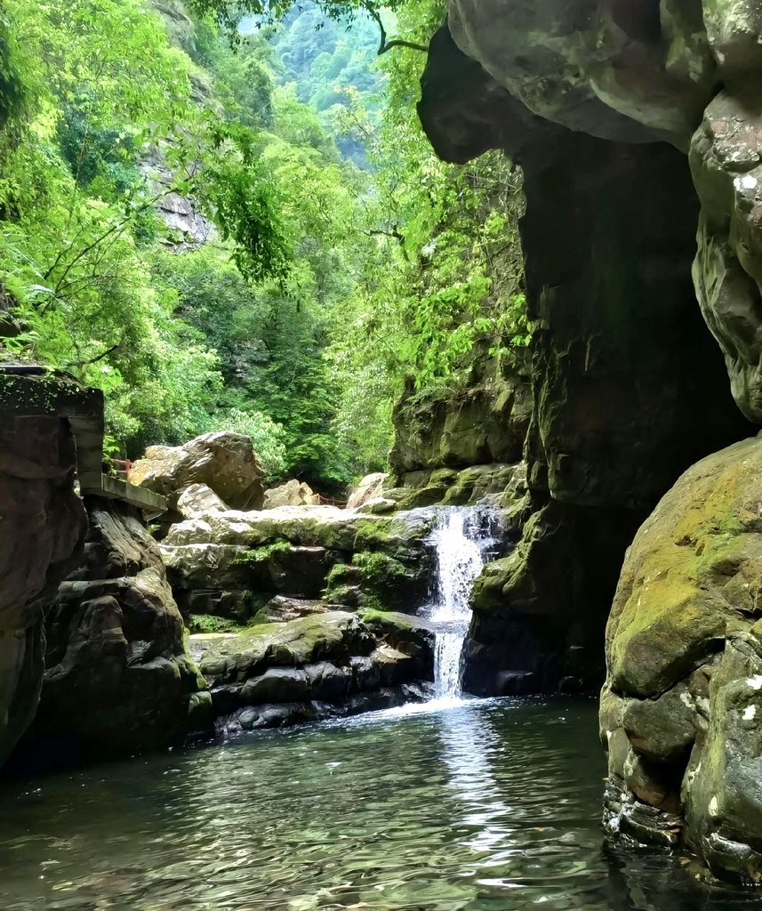 武宣县百崖大峡谷景区