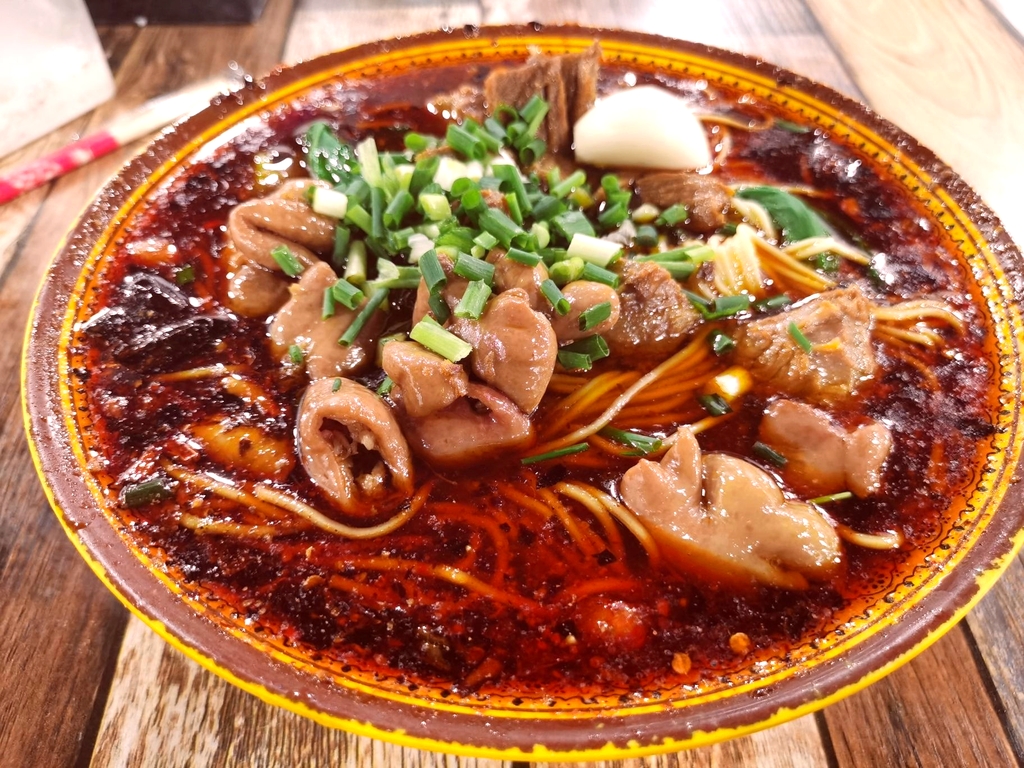 胥佳烧鸡公牛肉面馆(服装中心家属院店)