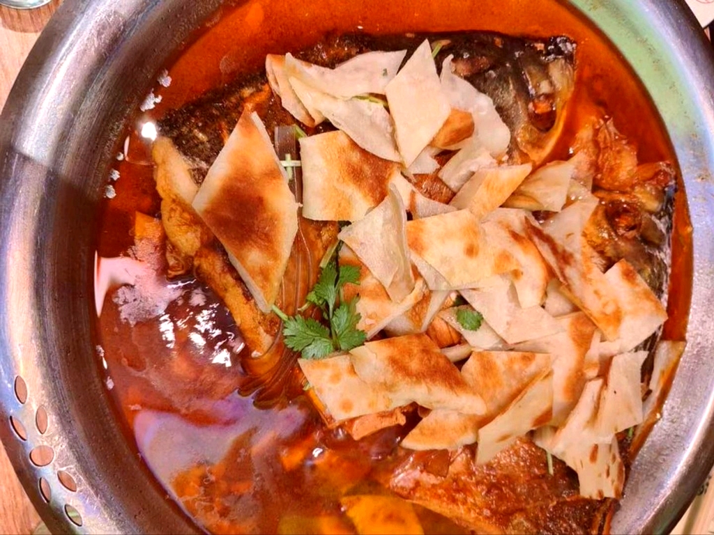 土佬帽聚福楼炖鱼泡饼家常菜