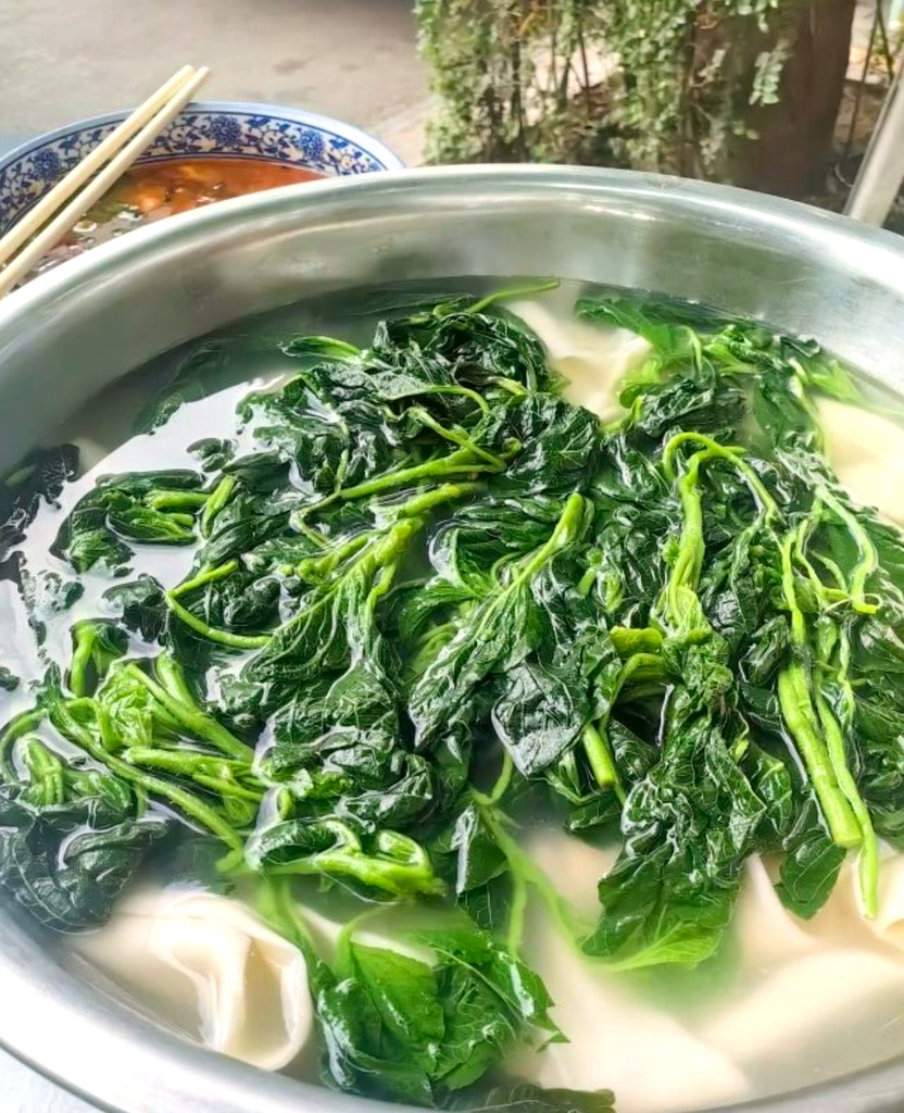 杨凌一家人野菜蘸水面