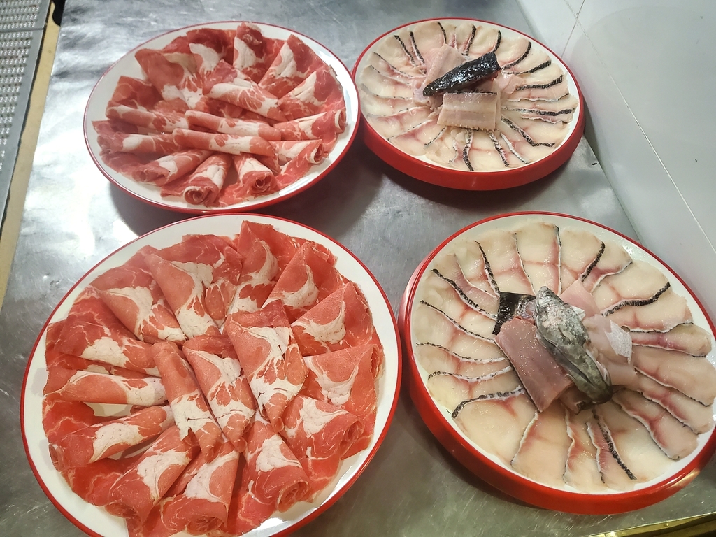 胖牛鲜鱼火锅店