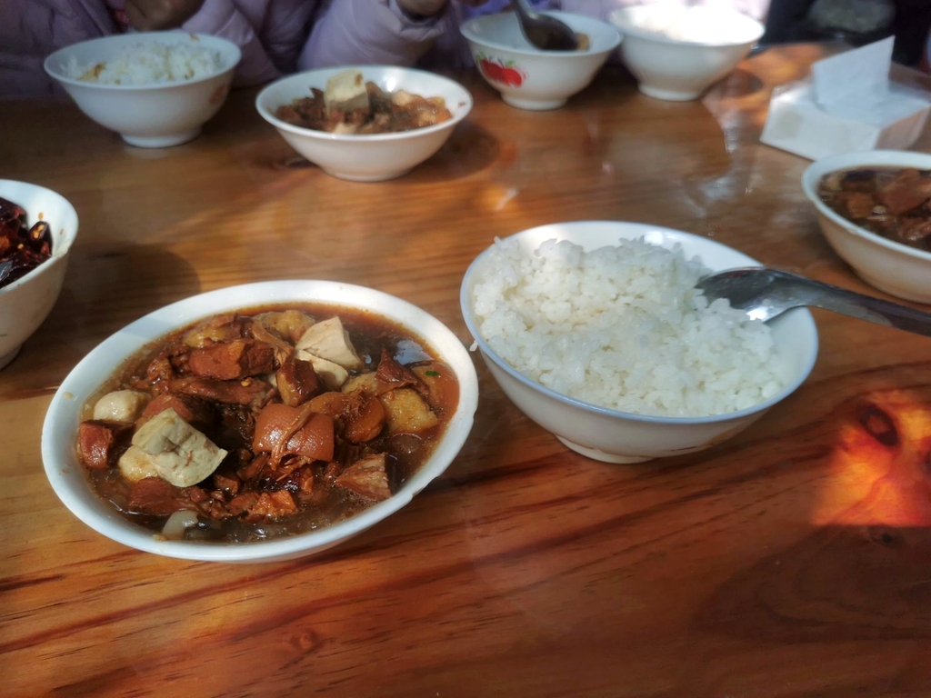 老地方大米饭小炖肉