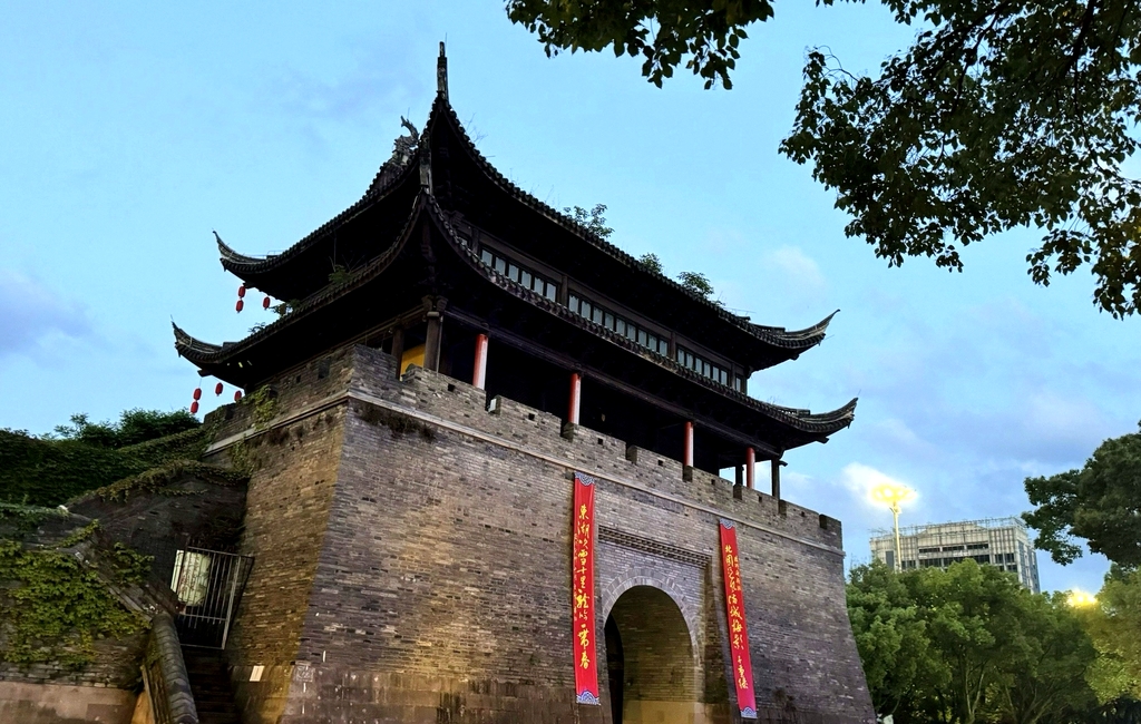 崇和门广场