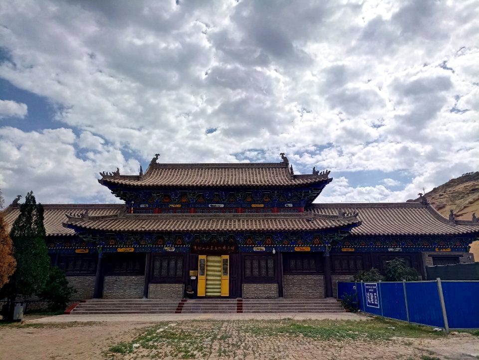 双龙石窟石空大佛寺