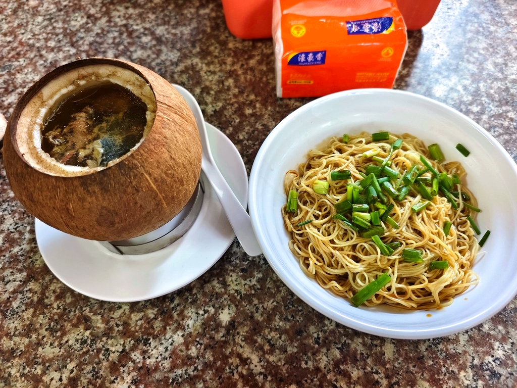 椰皇鸡汤(萝岗大街43号)