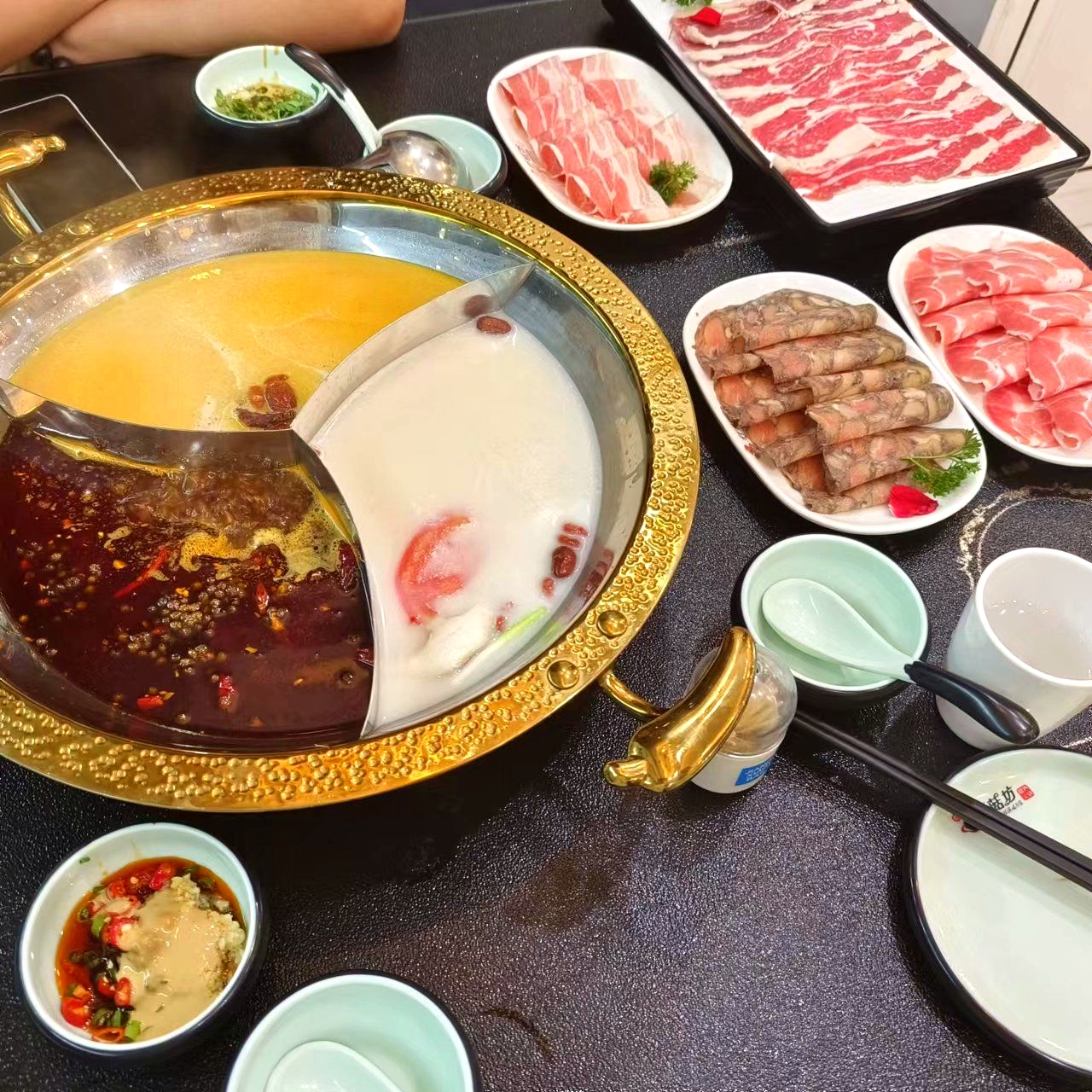 红菇坊火锅(人民路店)