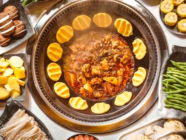 金橡树铁锅炖鱼·烧烤(友谊路店)