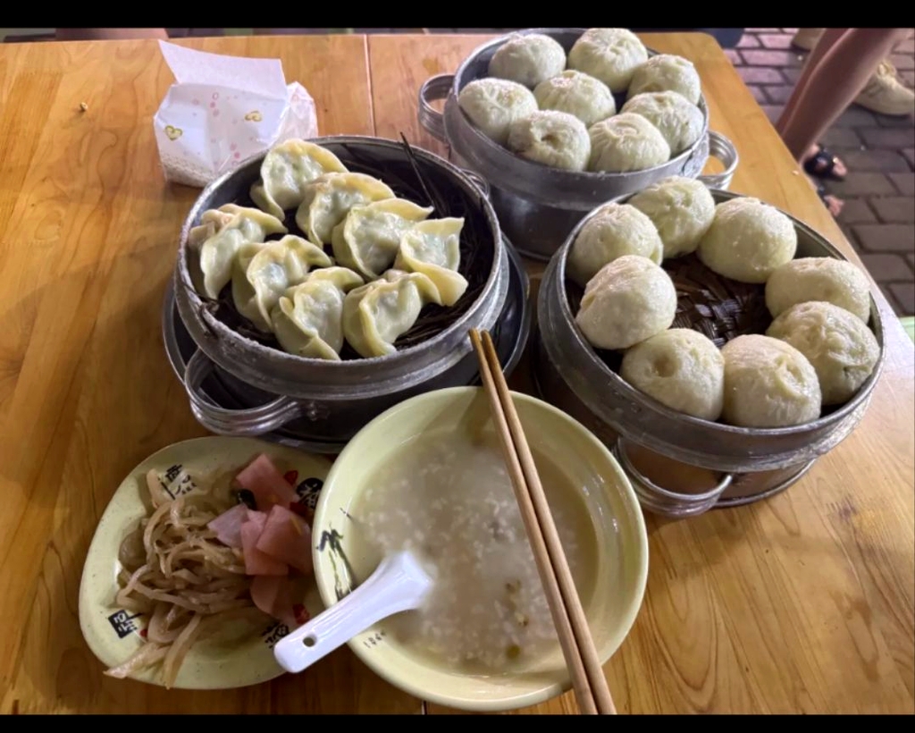 梁憨包