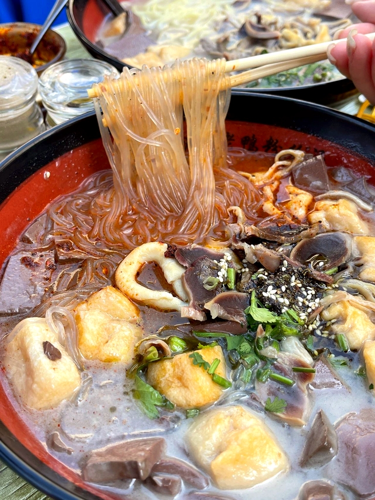 安来勿仰老鸭粉丝汤(台东店)