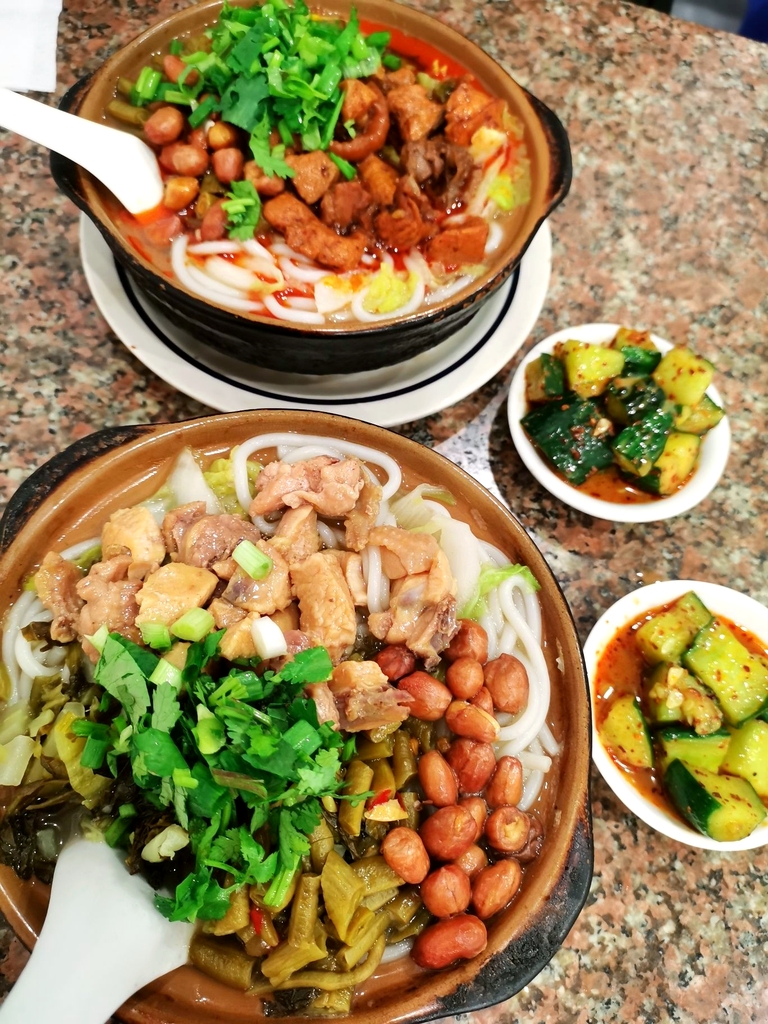 鉴香辣鸡砂锅粉