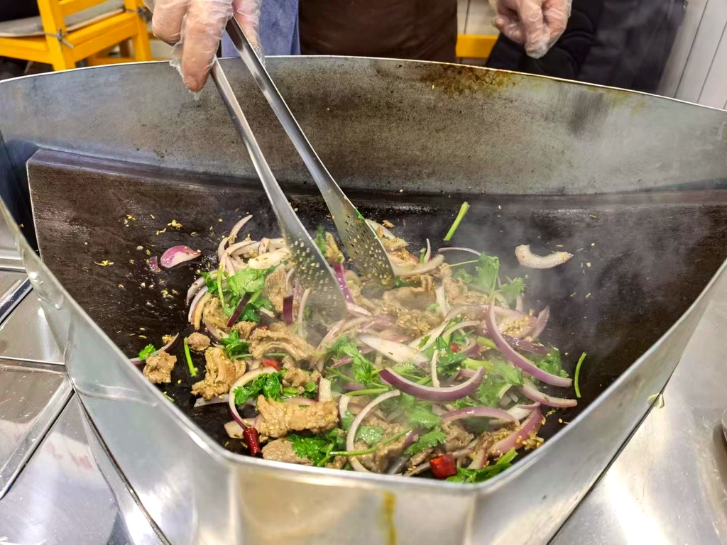 磐石路同达锅叉子酸菜烤肉