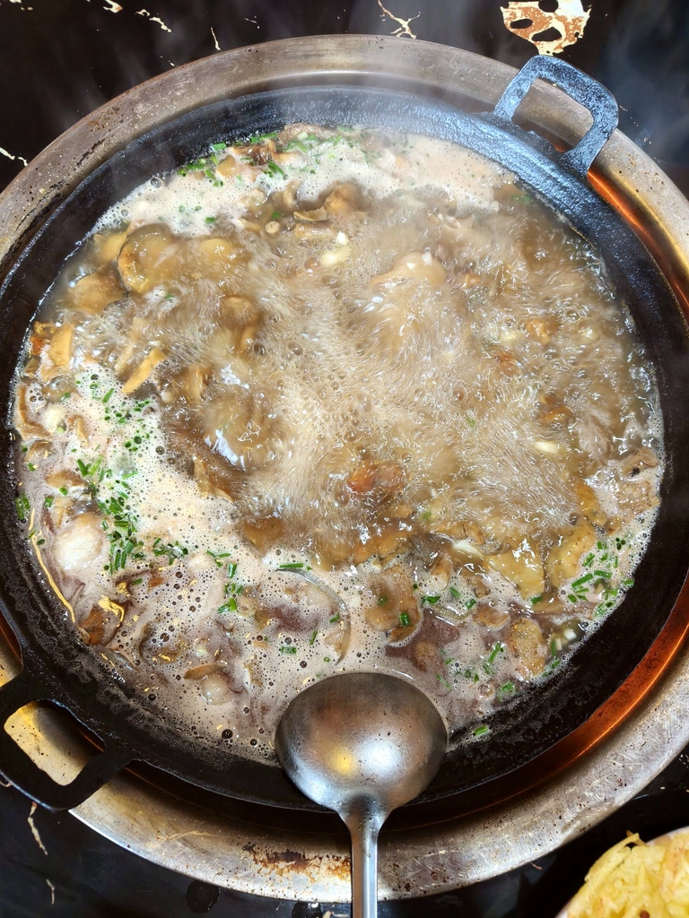 酉阳县何家坝路和平饭店(大路口)