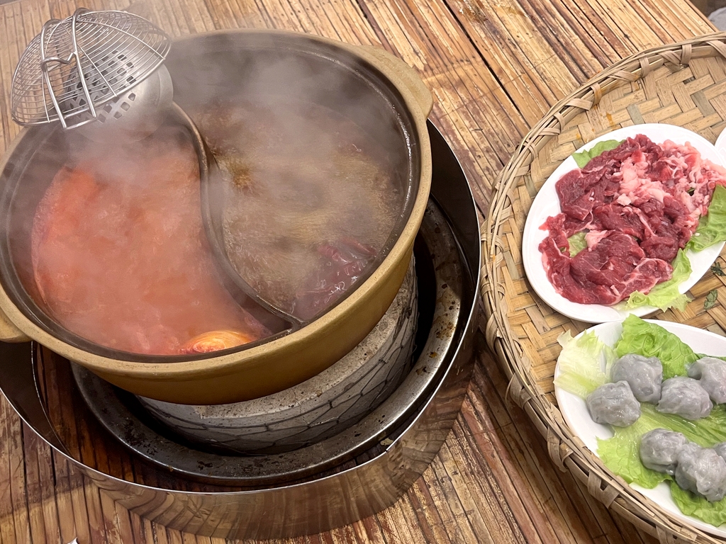 德米生料炭烧火锅