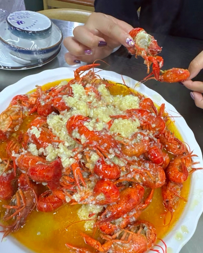 虾胡闹小龙虾