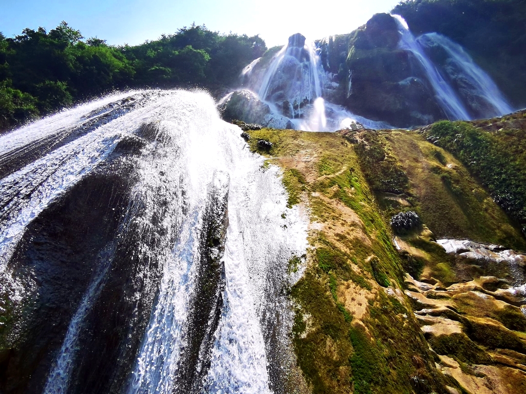 滴水滩瀑布景区