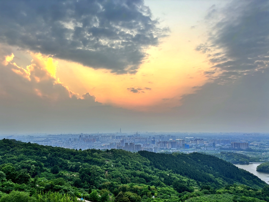 龙泉山观景台